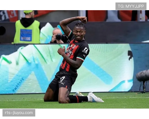 意甲战报：AC米兰3-2亚特兰大，莱奥多次纵深突破造两球