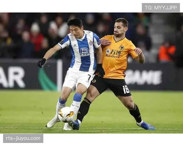 镜头捕捉:马赛门将保-洛佩斯怒吼指挥后防线造越位成功