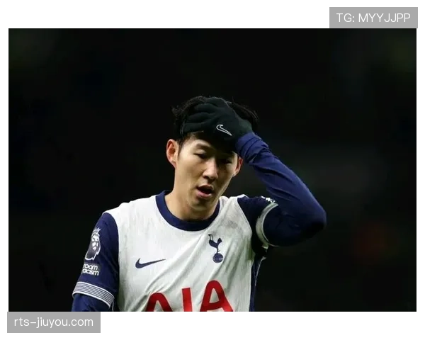 特写：孙兴慜单刀被扑后，跪地久久不起